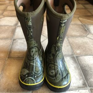 Boys size 11 Bogs